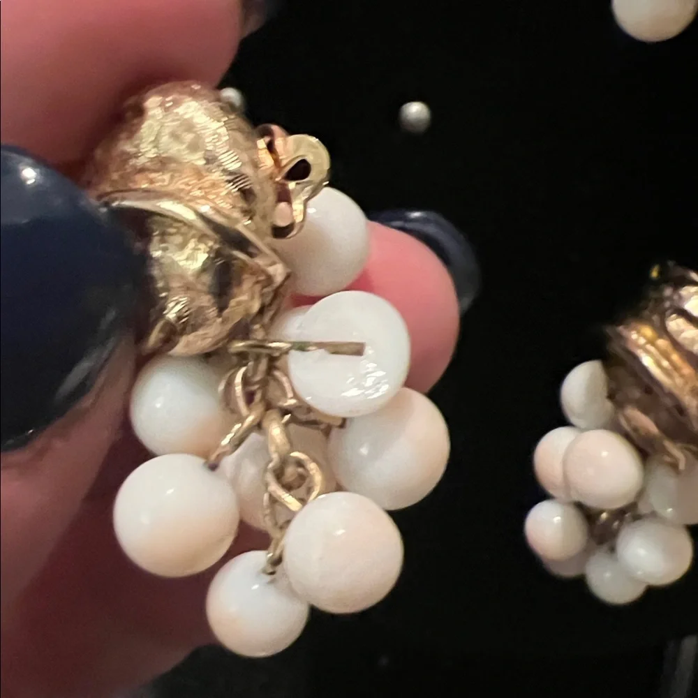 Marcel Boucher Unsigned Brooch Gold Tone Glass Beaded Grape Cluster Set Clip-on
